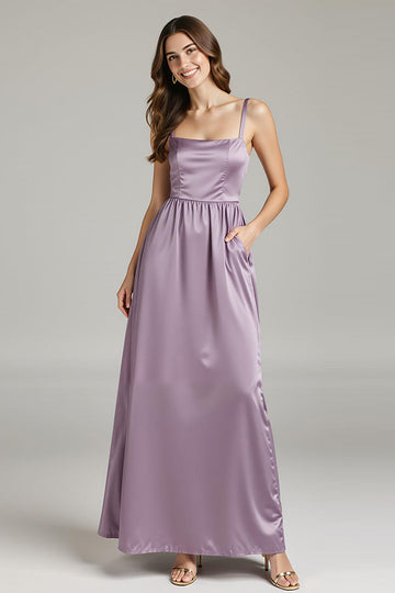 Bretelles spaghetti en satin violet clair Une robe formelle trapèze avec poches